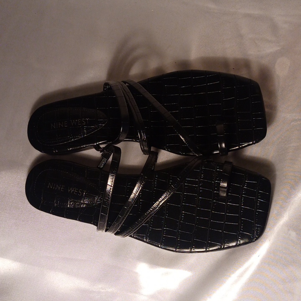 NINE WEST